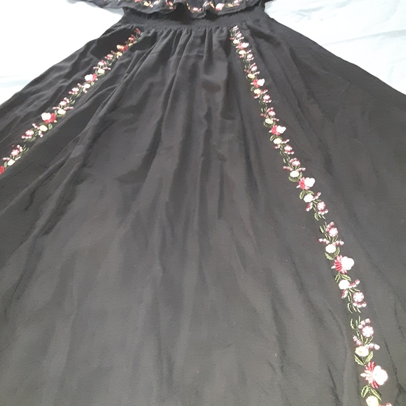 Embroidered Off Shoulder Midi Dress - Picture 8 of 11